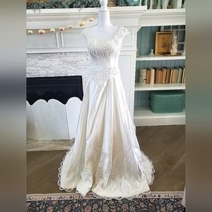 Wedding gown with boning, size small?